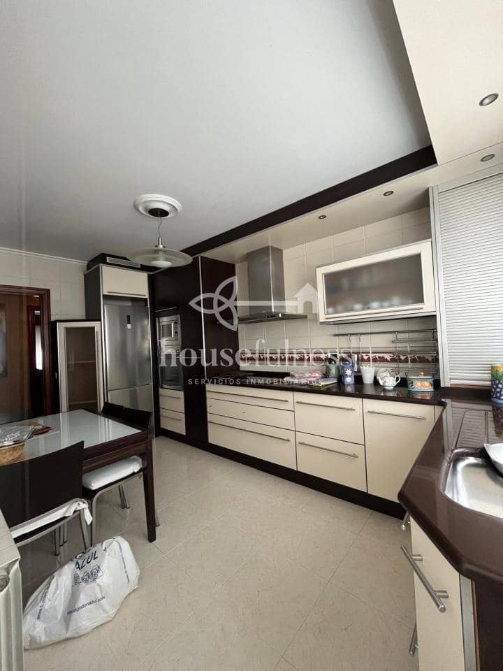 3 bedroom Flat for rent in Ferrol - € 900 (Ref: 9501894)