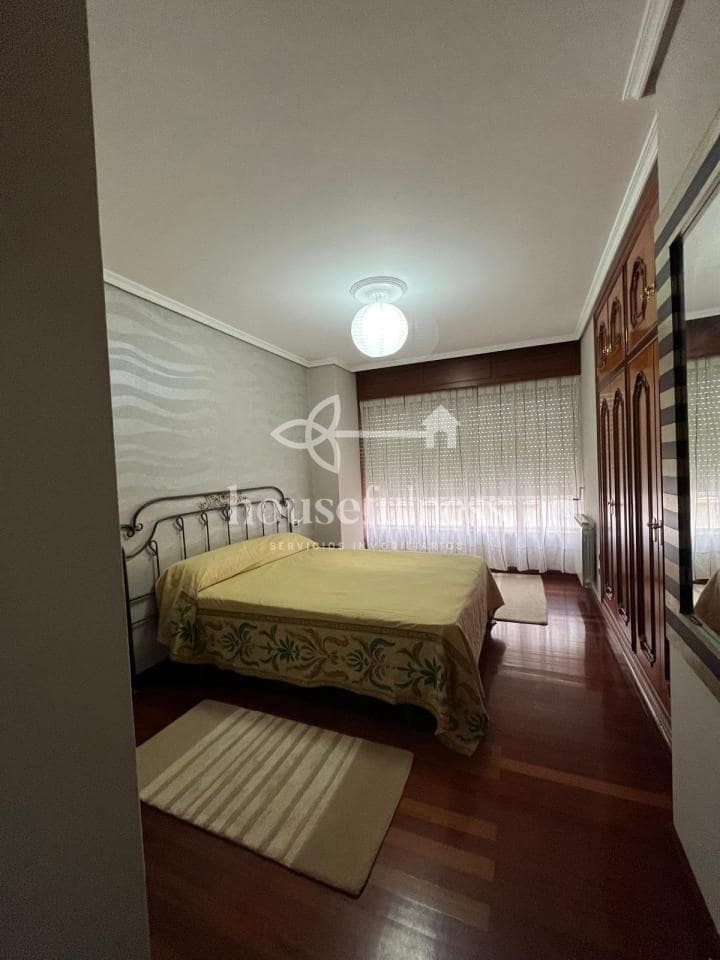 3 bedroom Flat for rent in Ferrol - € 900 (Ref: 9501894)