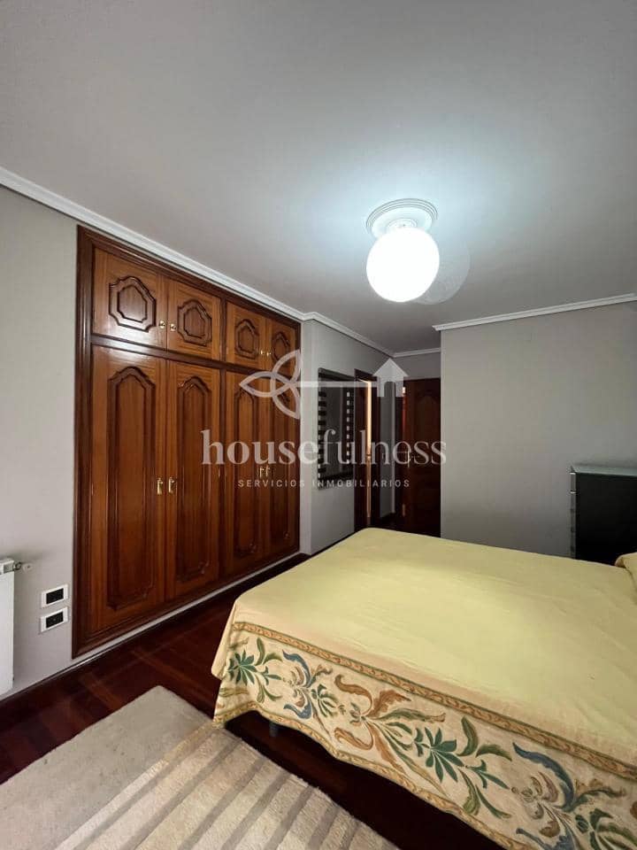 3 bedroom Flat for rent in Ferrol - € 900 (Ref: 9501894)