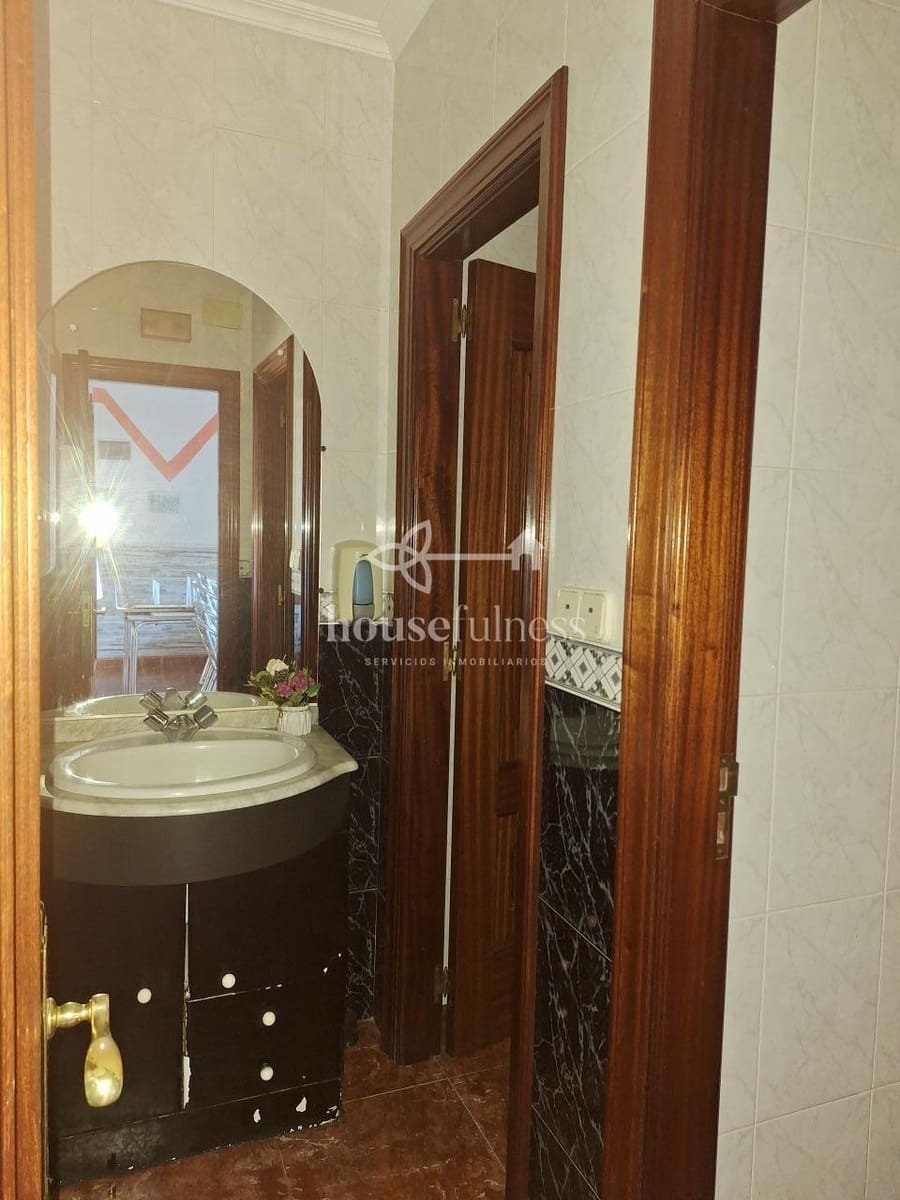 Commercieel te koop in Ferrol - € 80.000 (Ref: 9503914)