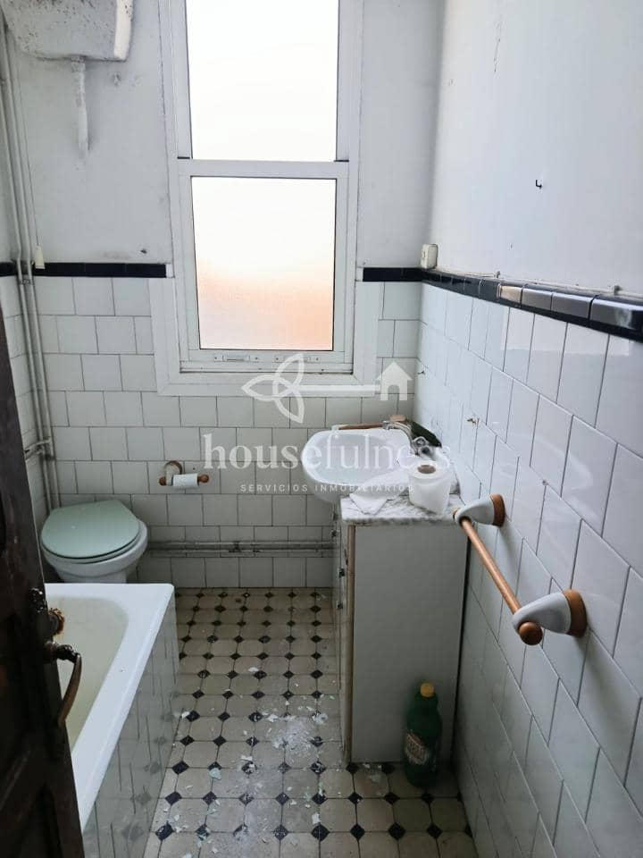 Casa de 7 habitaciones en Ferrol en venta - 169.000 € (Ref: 9518507)