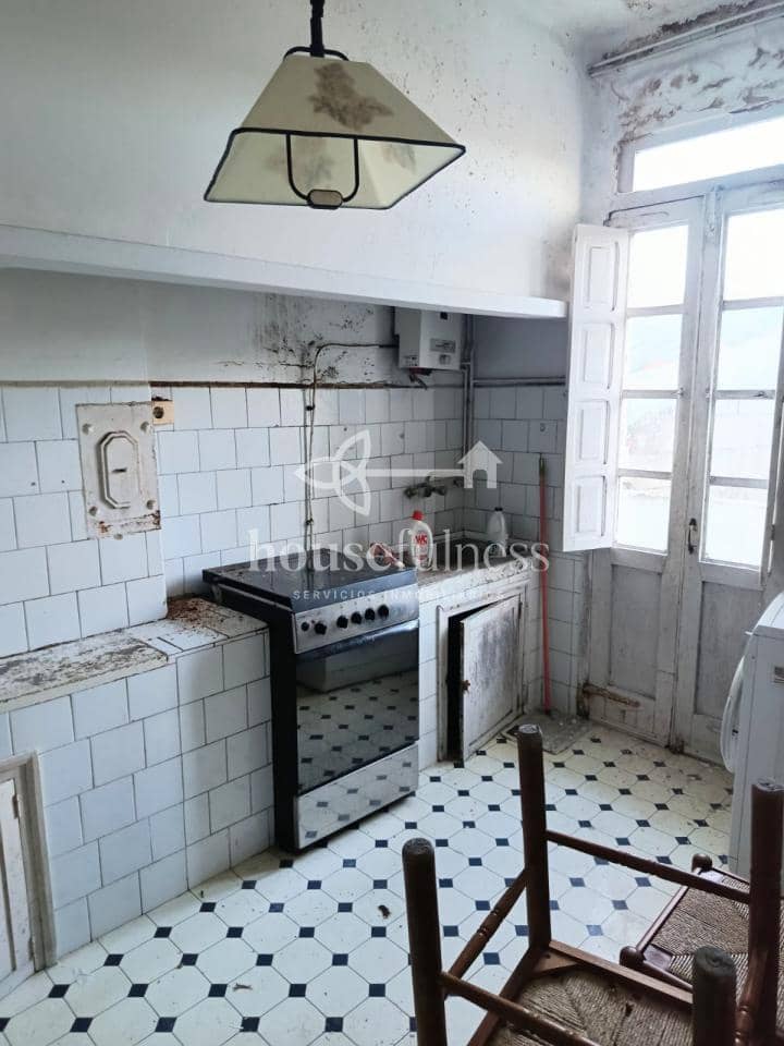 Casa de 7 habitaciones en Ferrol en venta - 169.000 € (Ref: 9518507)
