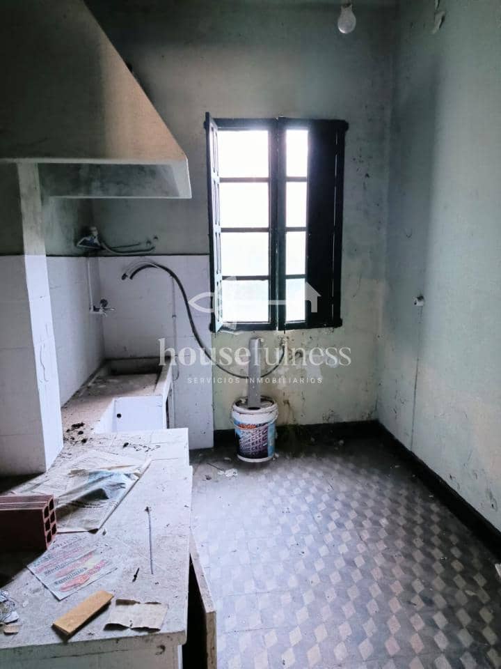 Casa de 7 habitaciones en Ferrol en venta - 169.000 € (Ref: 9518507)