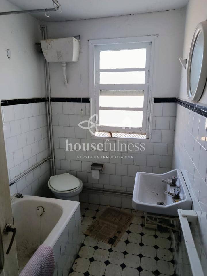 Casa de 7 habitaciones en Ferrol en venta - 169.000 € (Ref: 9518507)