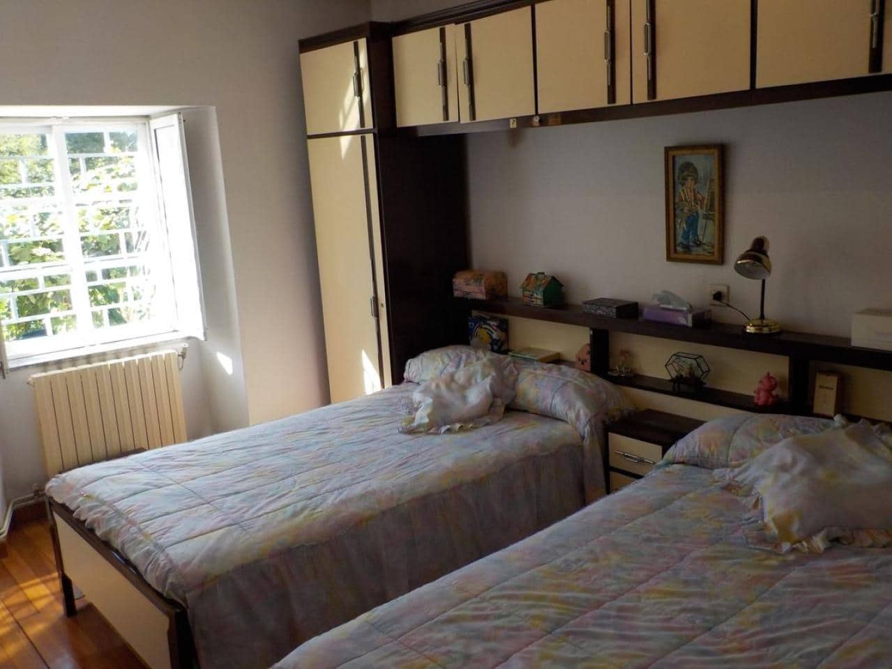 4 quarto Casa em Banda para venda em Naron com garagem - 300 000 € (Ref: 9570407)