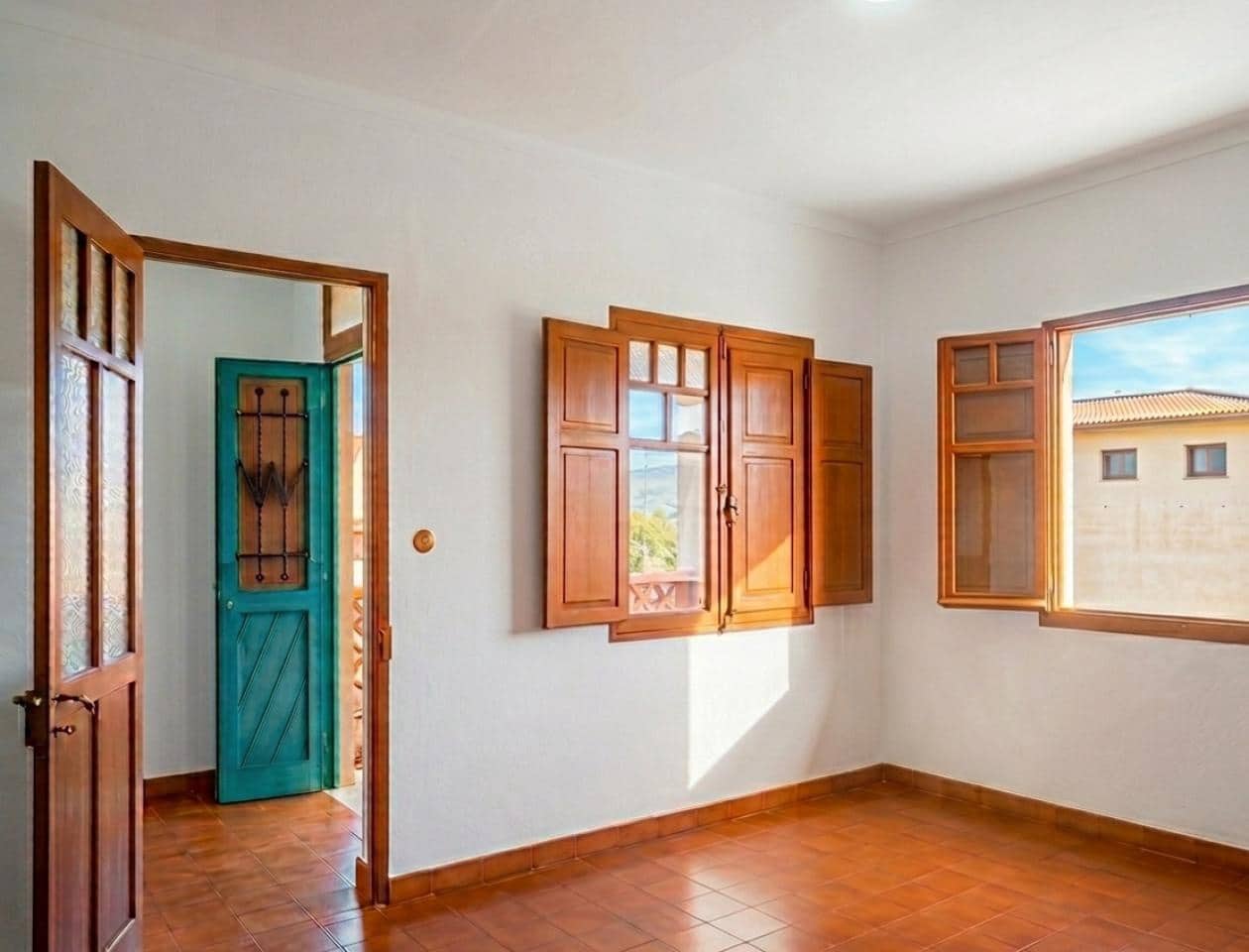 8 slaapkamer Villa te koop in San Sadurnino met garage - € 150.000 (Ref: 9570408)