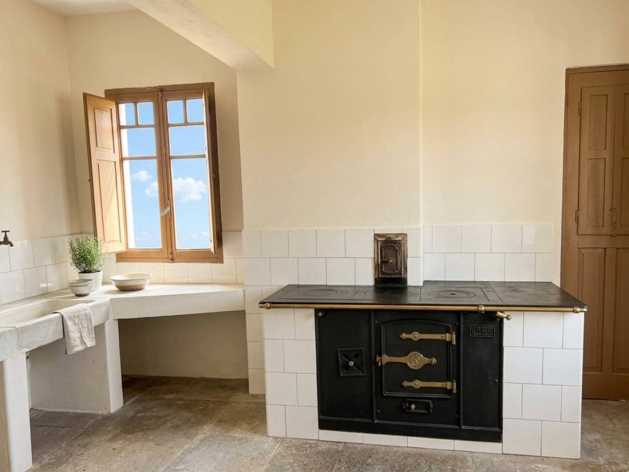 8 bedroom Villa for sale in San Sadurnino with garage - € 150,000 (Ref: 9570408)