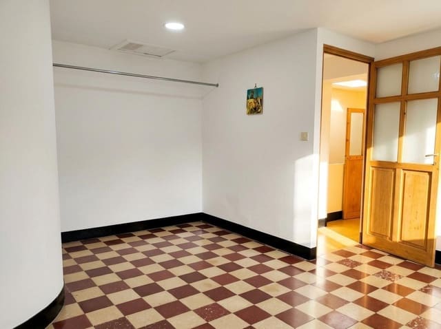 8 Zimmer Villa zu verkaufen in San Sadurniño mit Garage - 150.000 € (Ref: 9570408)