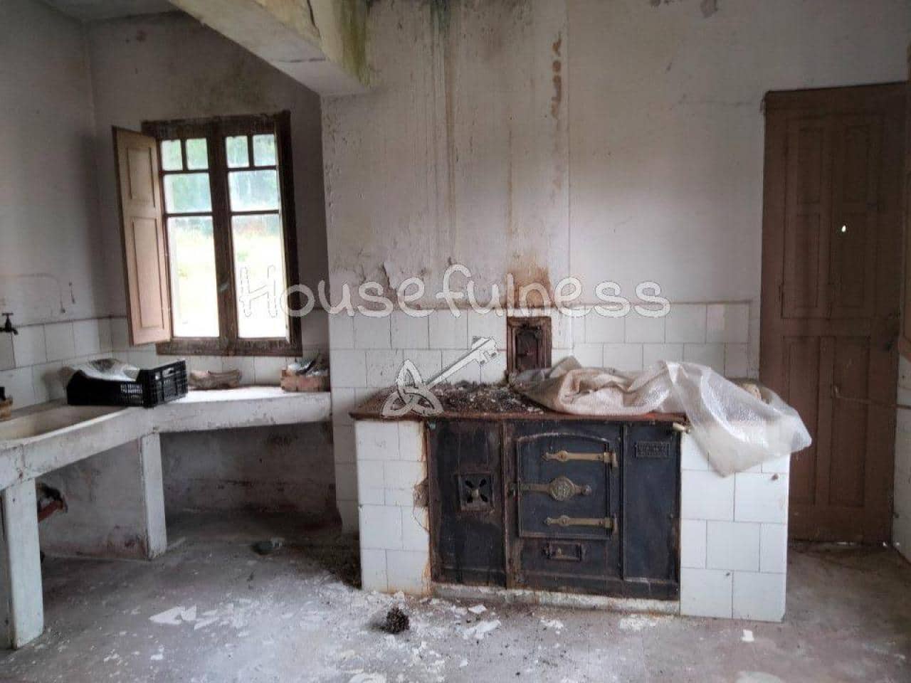 8 bedroom Villa for sale in San Sadurnino with garage - € 150,000 (Ref: 9570408)
