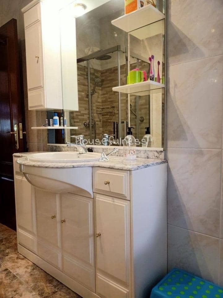 5 camera da letto Villa in vendita in Ferrol con garage - 450.000 € (Rif: 9570411)