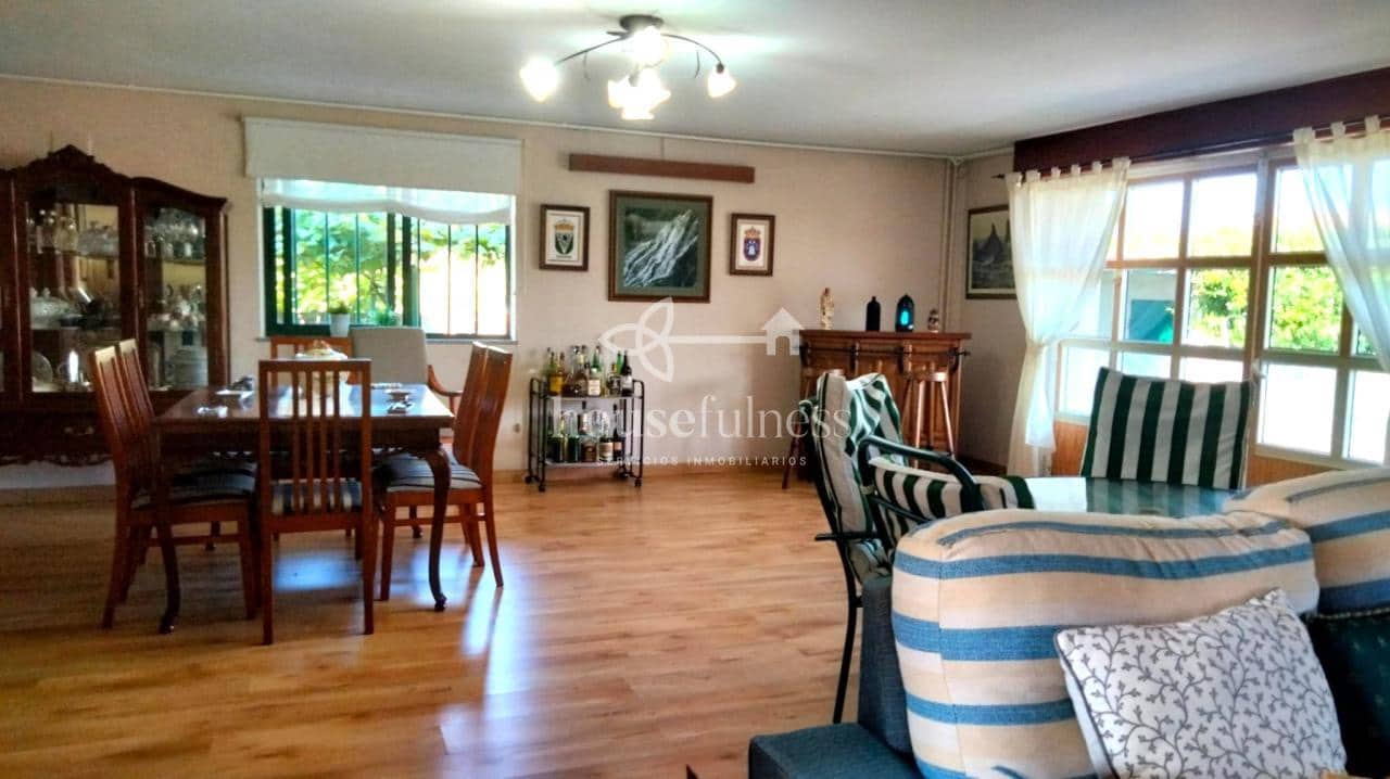5 bedroom Villa for sale in Ferrol with garage - € 420,000 (Ref: 9604617)