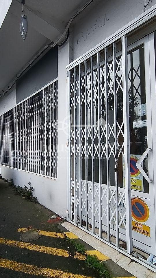 Commercial for rent in Pontedeume with garage - € 800 (Ref: 9682379)