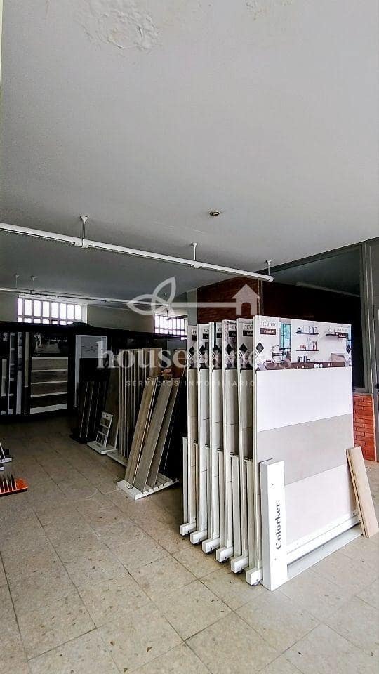 Commercial for rent in Pontedeume with garage - € 800 (Ref: 9682379)