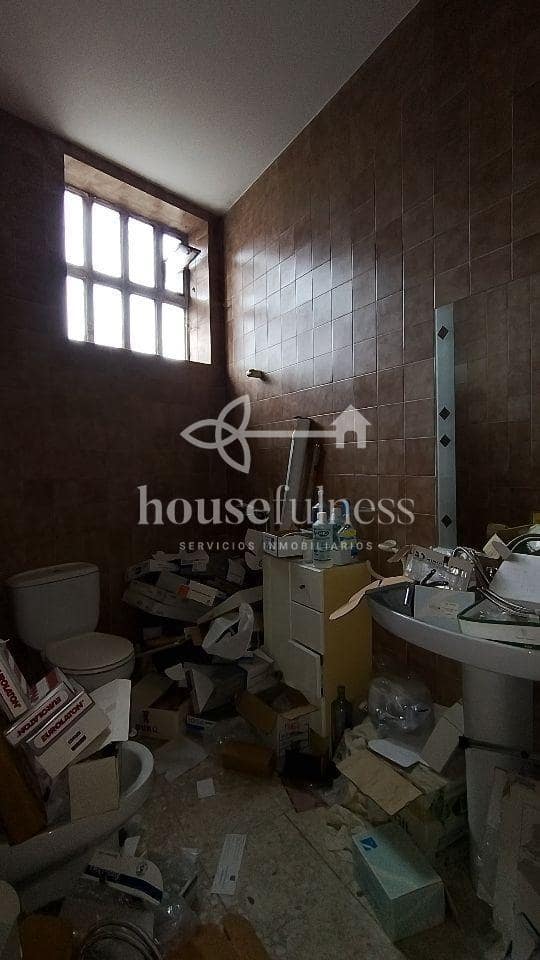 Commercial for rent in Pontedeume with garage - € 800 (Ref: 9682379)