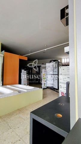 Commercial for rent in Pontedeume with garage - € 800 (Ref: 9682379)