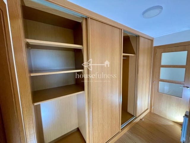 2 slaapkamer Flat te huur in Ferrol met garage - € 750 (Ref: 9731704)