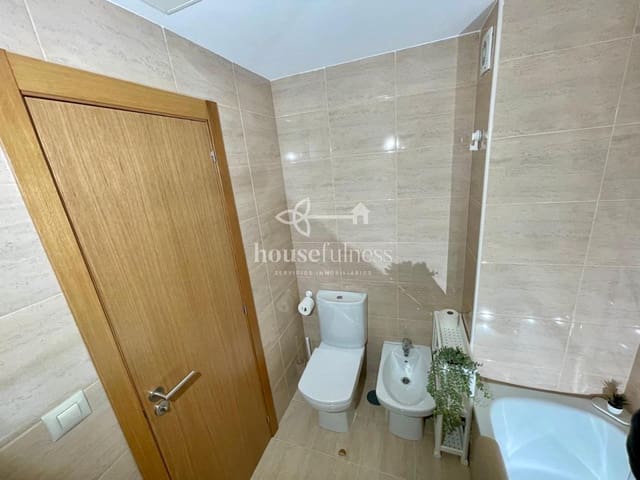 2 slaapkamer Flat te huur in Ferrol met garage - € 750 (Ref: 9731704)