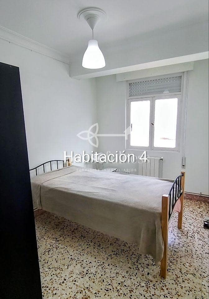 4 bedroom Flat for sale in Naron - € 120,000 (Ref: 9770317)