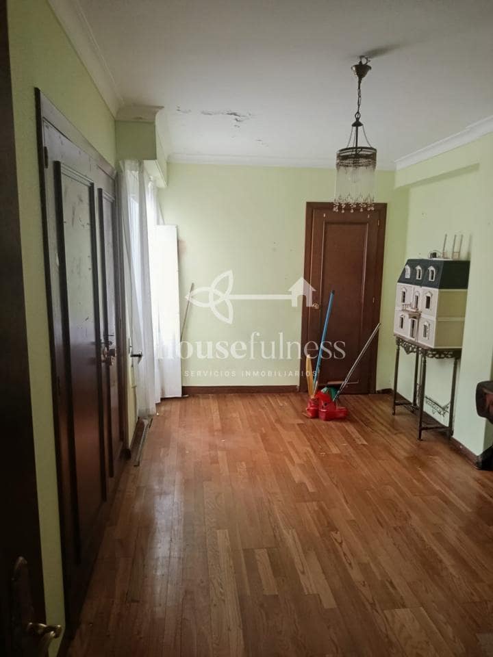 Piso de 5 habitaciones en Ferrol en venta con garaje - 200.000 € (Ref: 9794107)