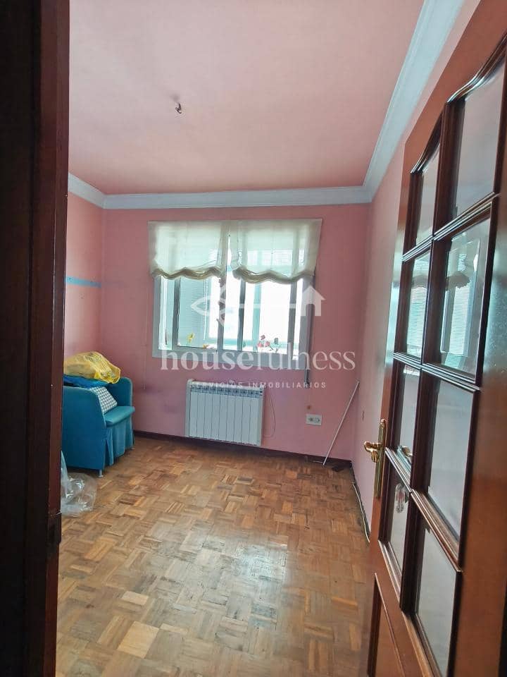 2 bedroom Flat for sale in Ferrol - € 70,000 (Ref: 9811293)