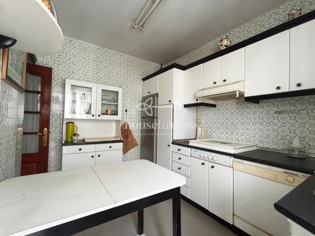 2 bedroom Flat for sale in Ferrol - € 70,000 (Ref: 9811293)