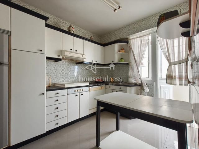 2 bedroom Flat for sale in Ferrol - € 70,000 (Ref: 9811293)