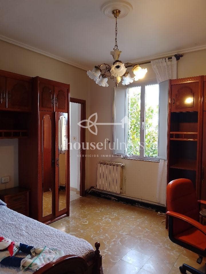 3 bedroom Flat for rent in Ferrol with pool garage - € 700 (Ref: 9830749)
