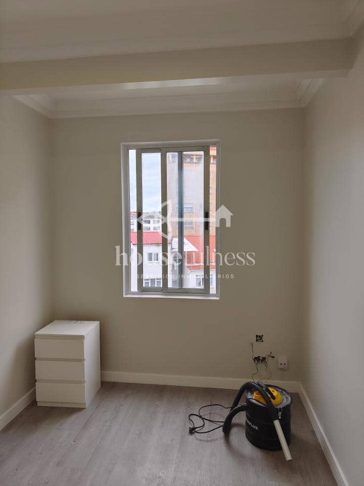 3 bedroom Flat for sale in Ferrol - € 110,000 (Ref: 9833330)