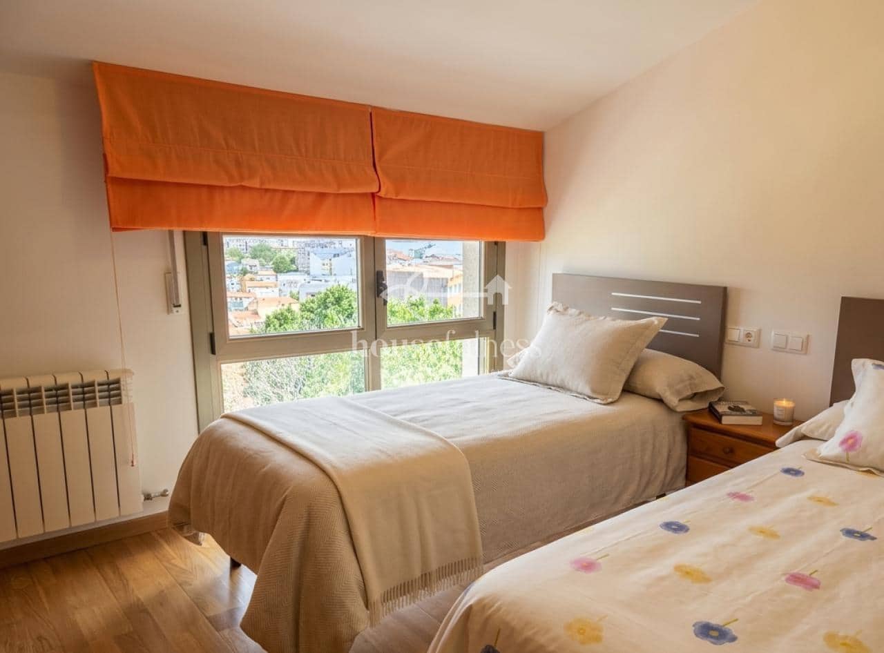 2 bedroom Flat for sale in Mugardos with pool garage - € 145,000 (Ref: 9893765)