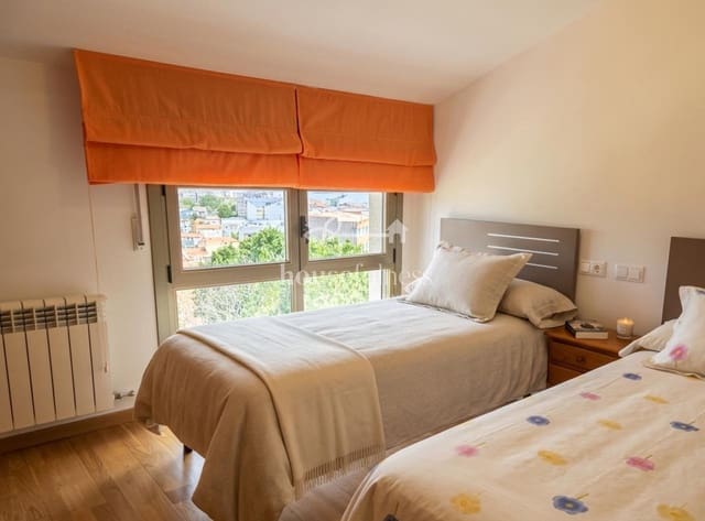 2 bedroom Flat for sale in Mugardos with pool garage - € 145,000 (Ref: 9893765)