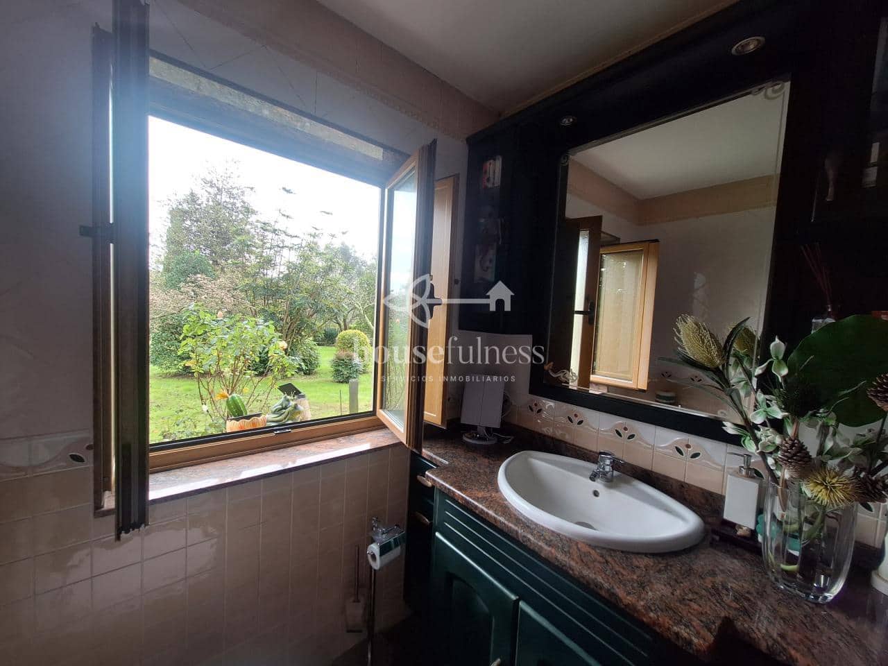 Chalet de 6 habitaciones en Narón en venta con garaje - 465.000 € (Ref: 9898942)