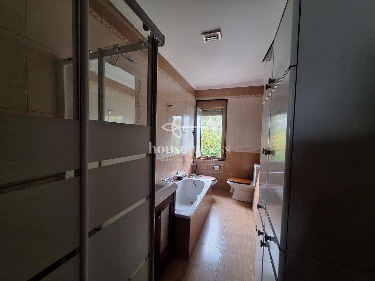 Chalet de 6 habitaciones en Narón en venta con garaje - 465.000 € (Ref: 9898942)