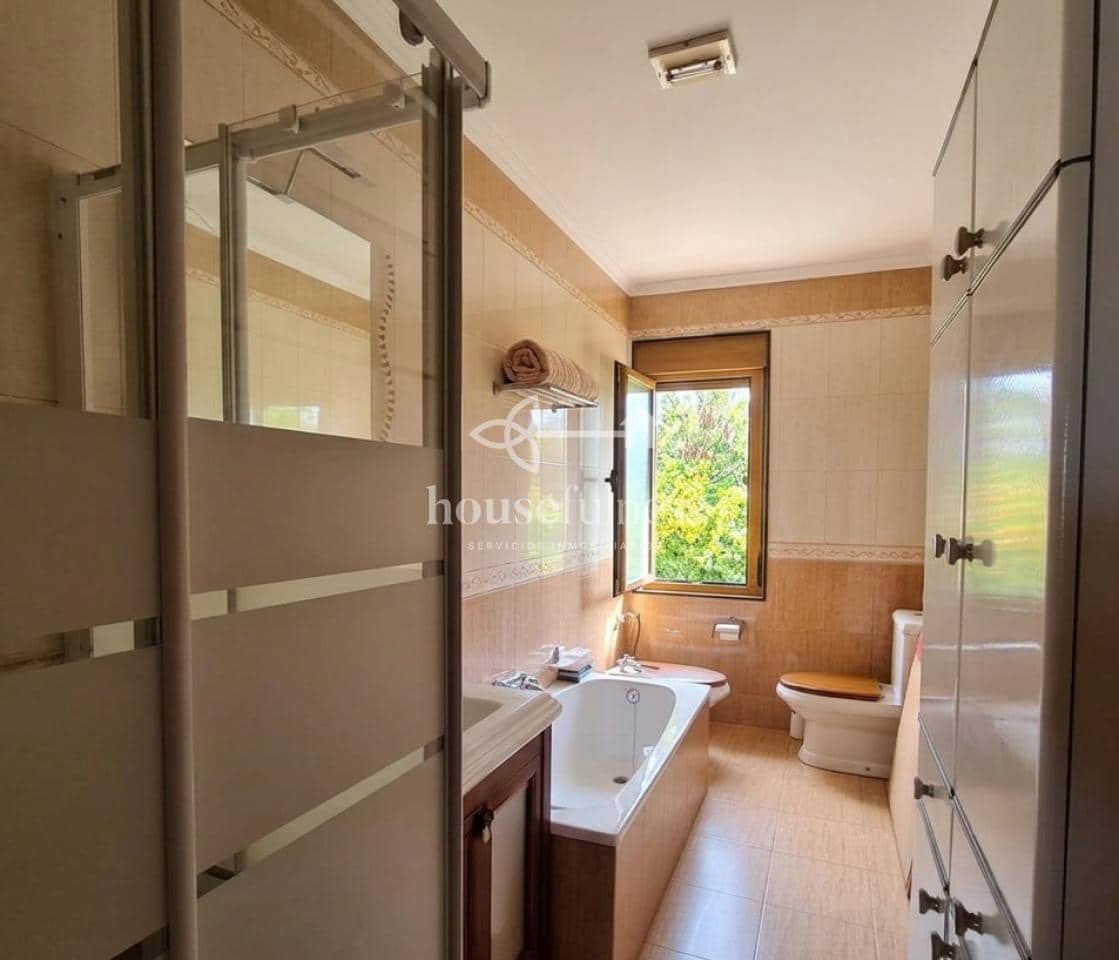 6 bedroom Villa for sale in Naron with garage - € 465,000 (Ref: 9898942)