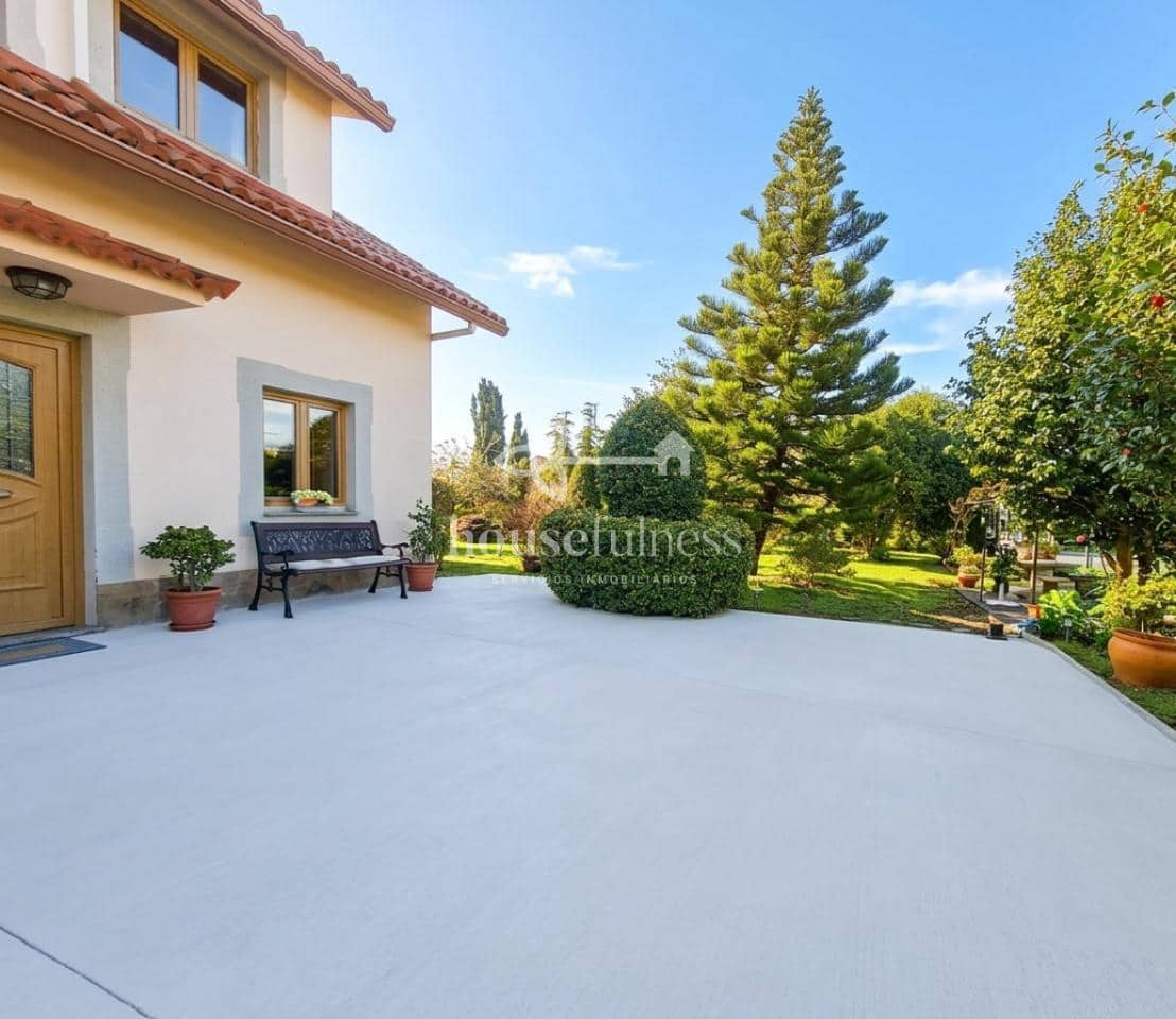 6 bedroom Villa for sale in Naron with garage - € 465,000 (Ref: 9898942)