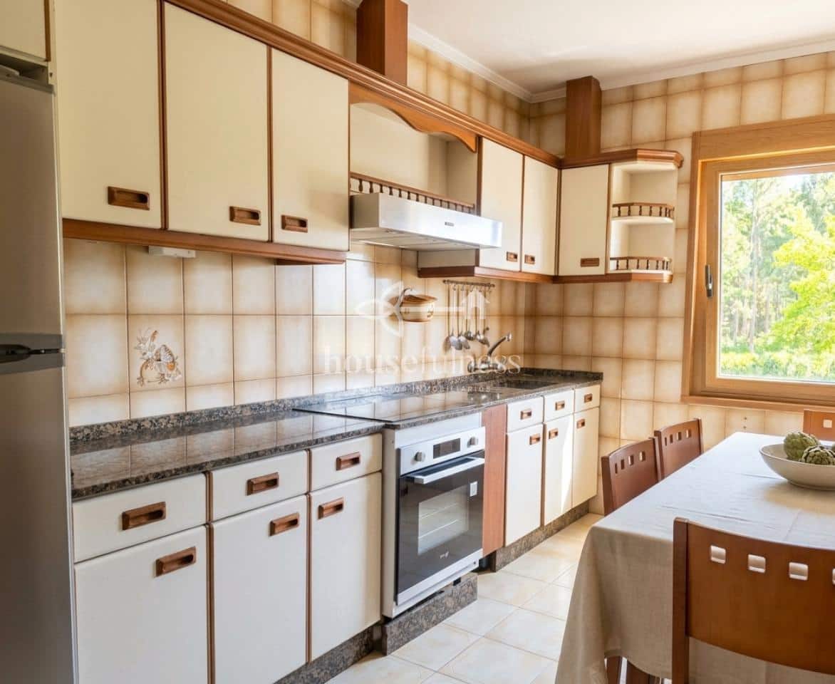 6 bedroom Villa for sale in Naron with garage - € 465,000 (Ref: 9898942)