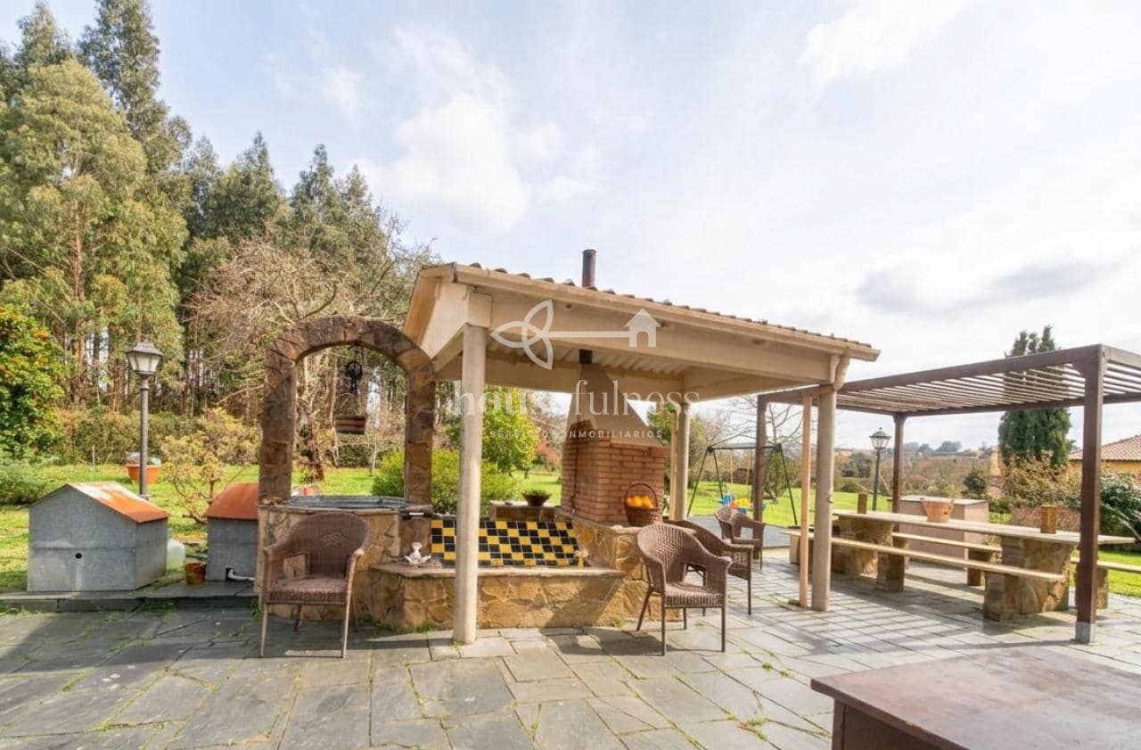 6 bedroom Villa for sale in Naron with garage - € 465,000 (Ref: 9898942)