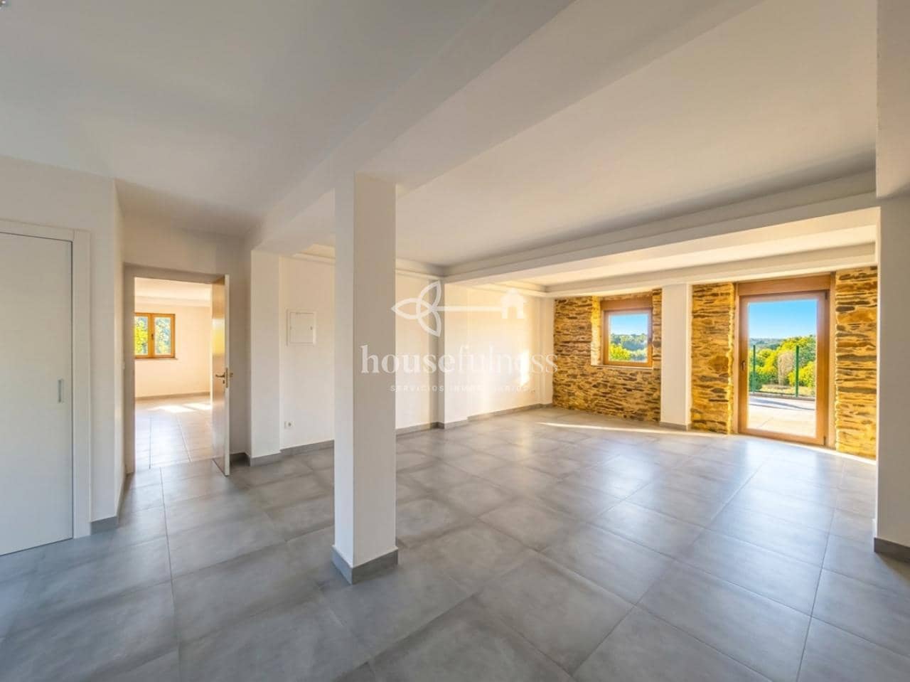 6 bedroom Villa for sale in Naron with garage - € 465,000 (Ref: 9898942)