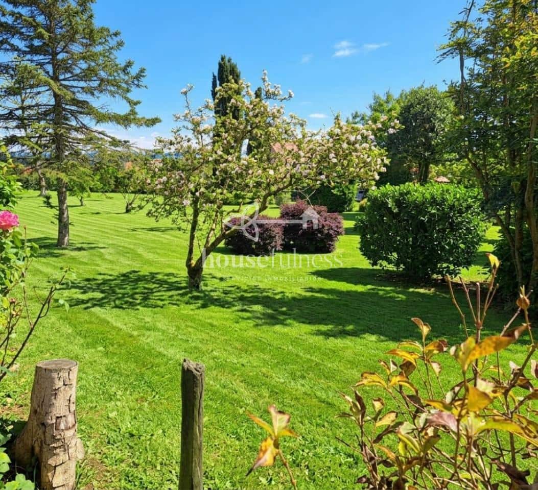 6 bedroom Villa for sale in Naron with garage - € 465,000 (Ref: 9898942)