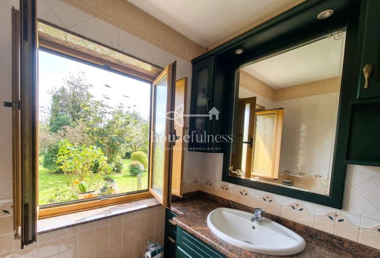 6 bedroom Villa for sale in Naron with garage - € 465,000 (Ref: 9898942)
