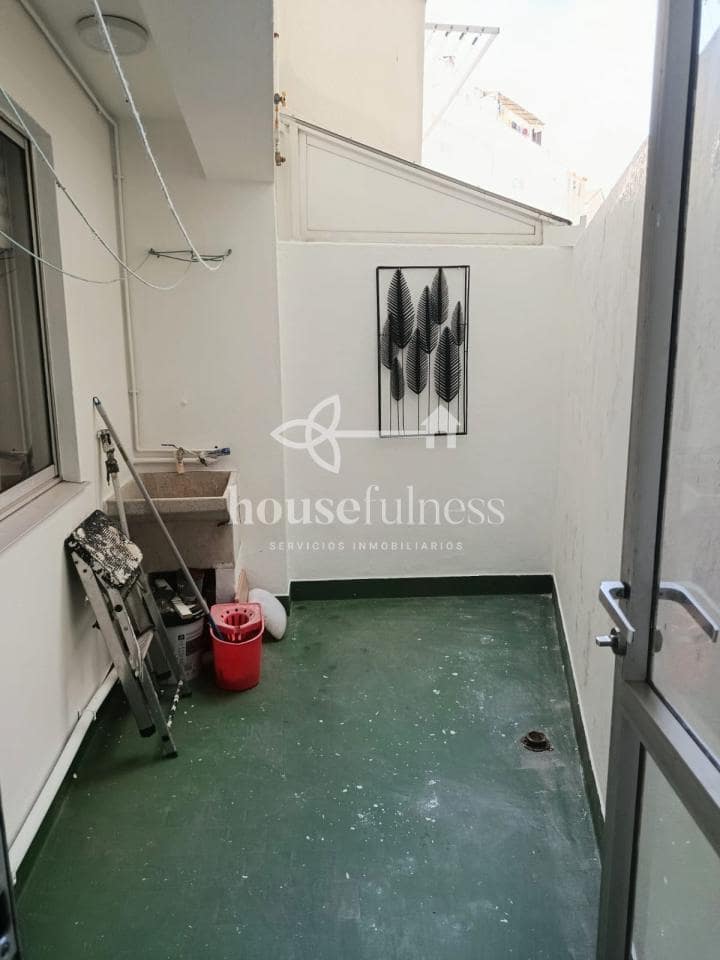 3 bedroom Flat for sale in Ferrol with garage - € 140,000 (Ref: 9903805)