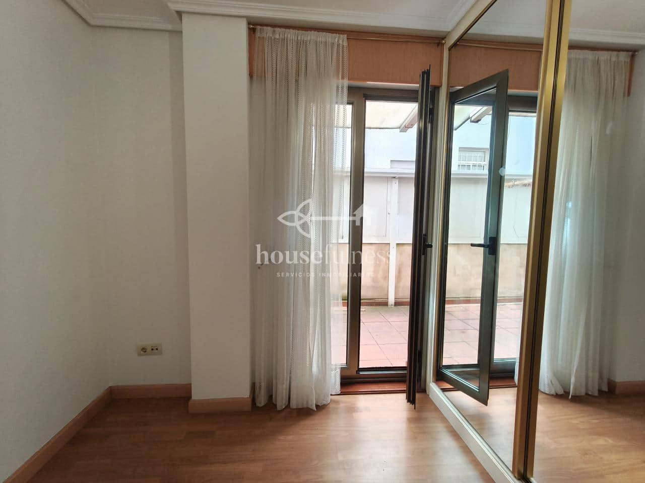 2 slaapkamer Flat te koop in Ferrol met garage - € 155.000 (Ref: 9907127)