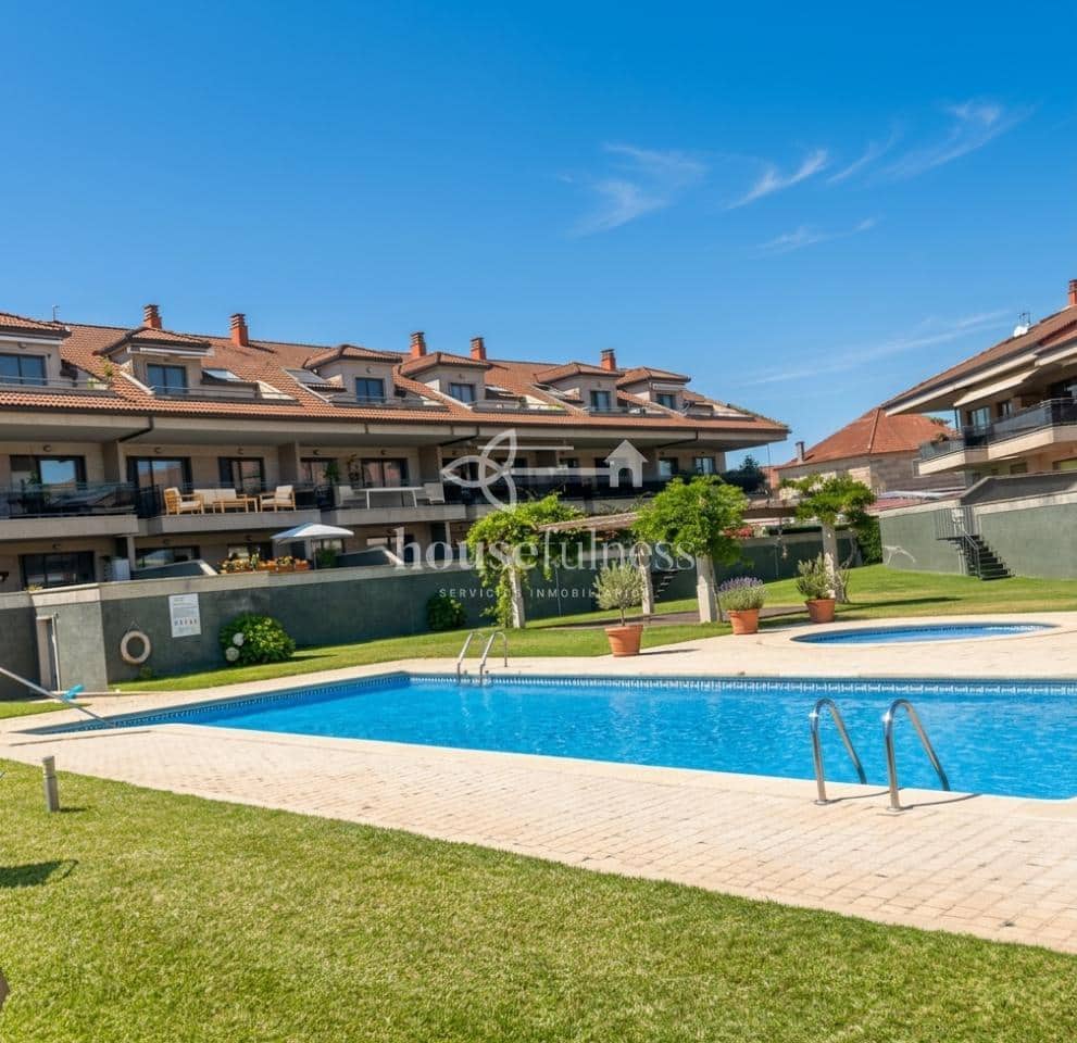 Piso de 2 habitaciones en Sanxenxo en venta con piscina garaje - 246.170 € (Ref: 9919812)