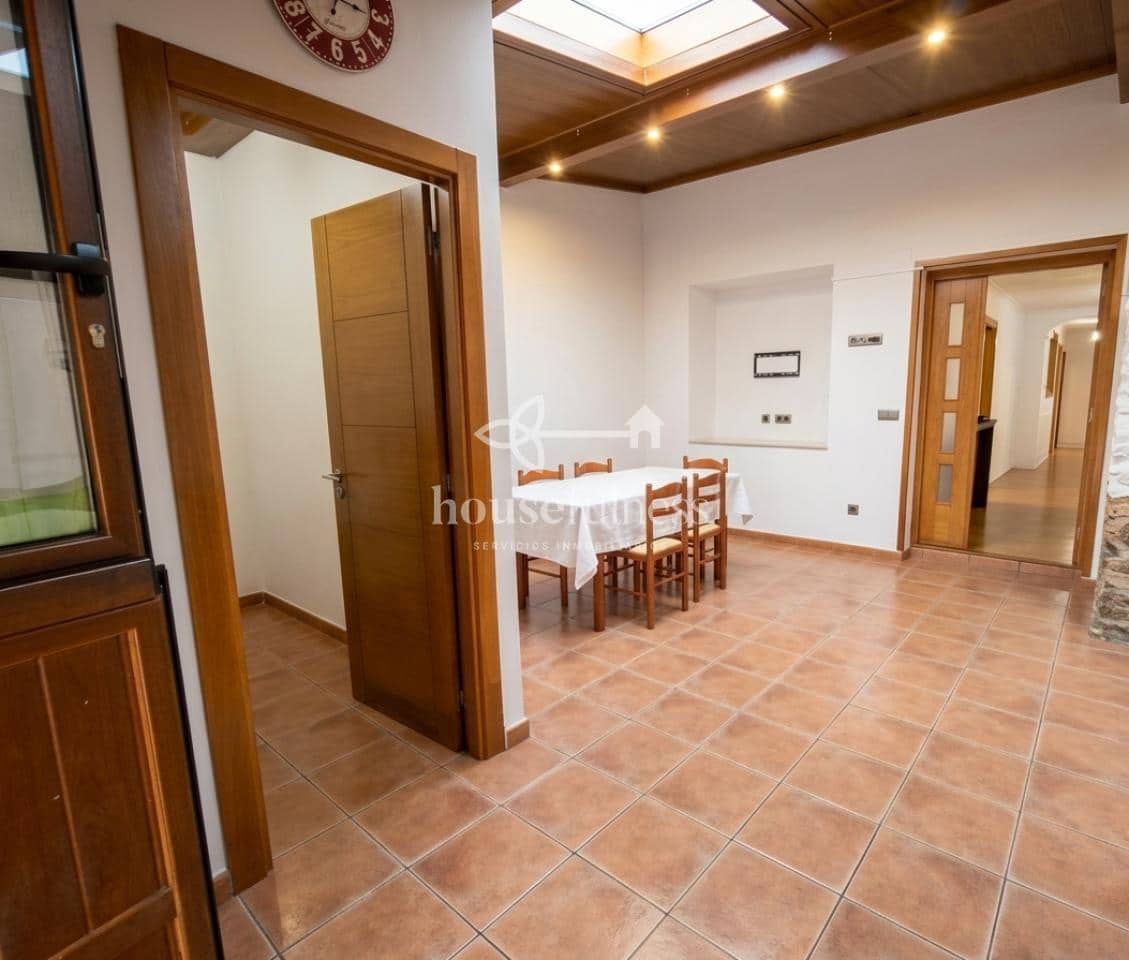 5 bedroom Townhouse for sale in Neda with garage - € 315,000 (Ref: 9921733)