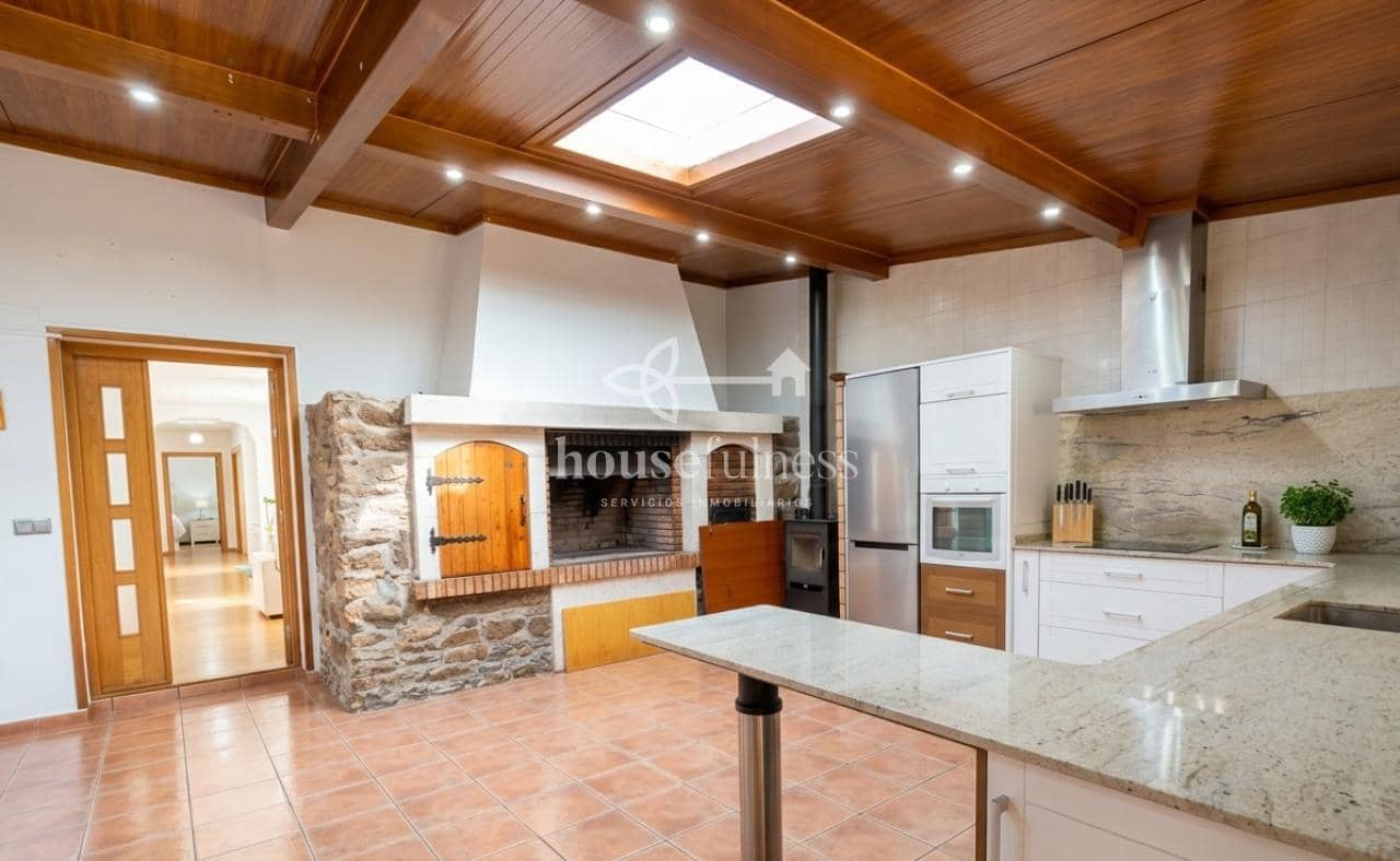 5 bedroom Townhouse for sale in Neda with garage - € 315,000 (Ref: 9921733)