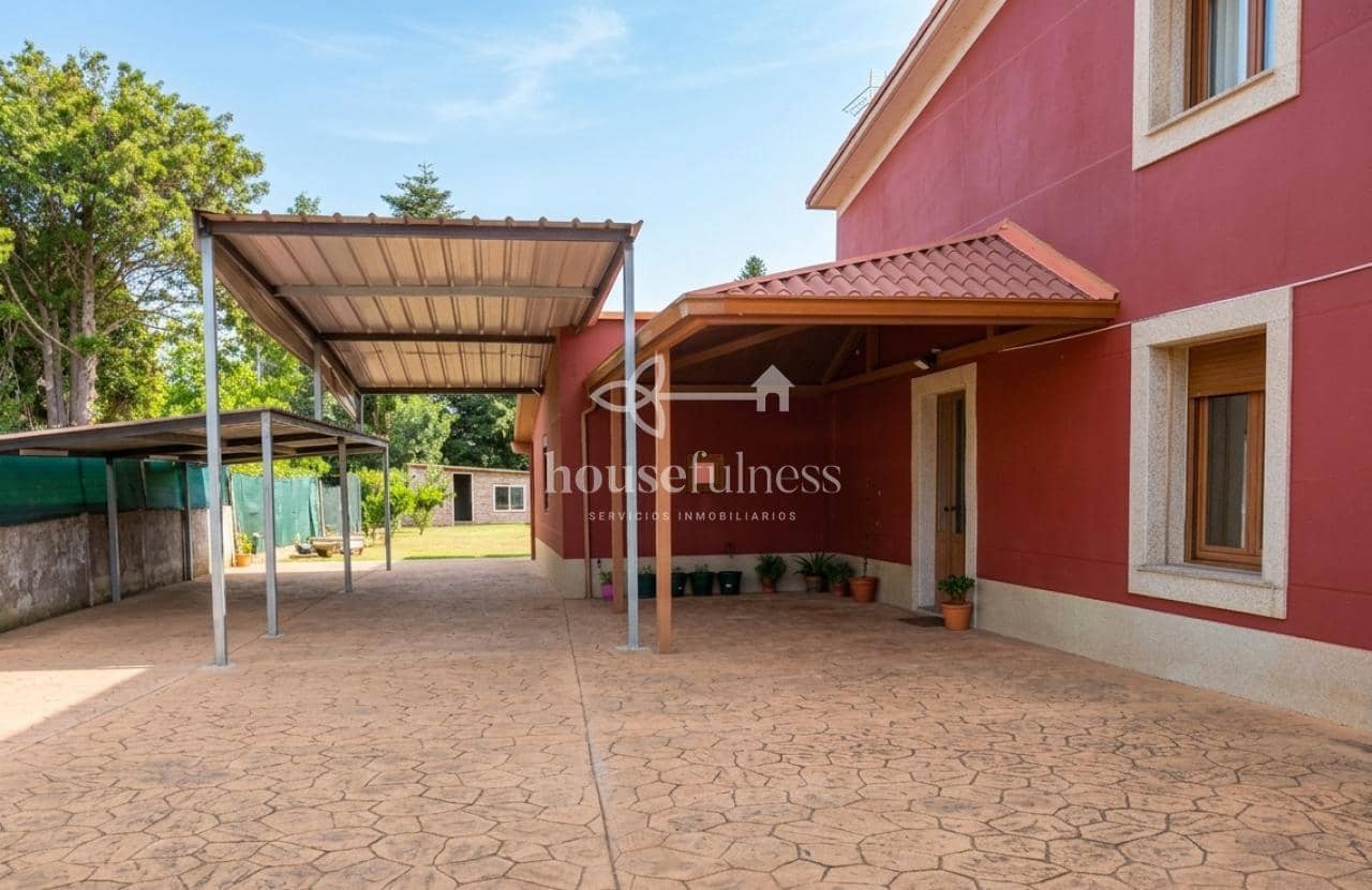 5 bedroom Townhouse for sale in Neda with garage - € 315,000 (Ref: 9921733)