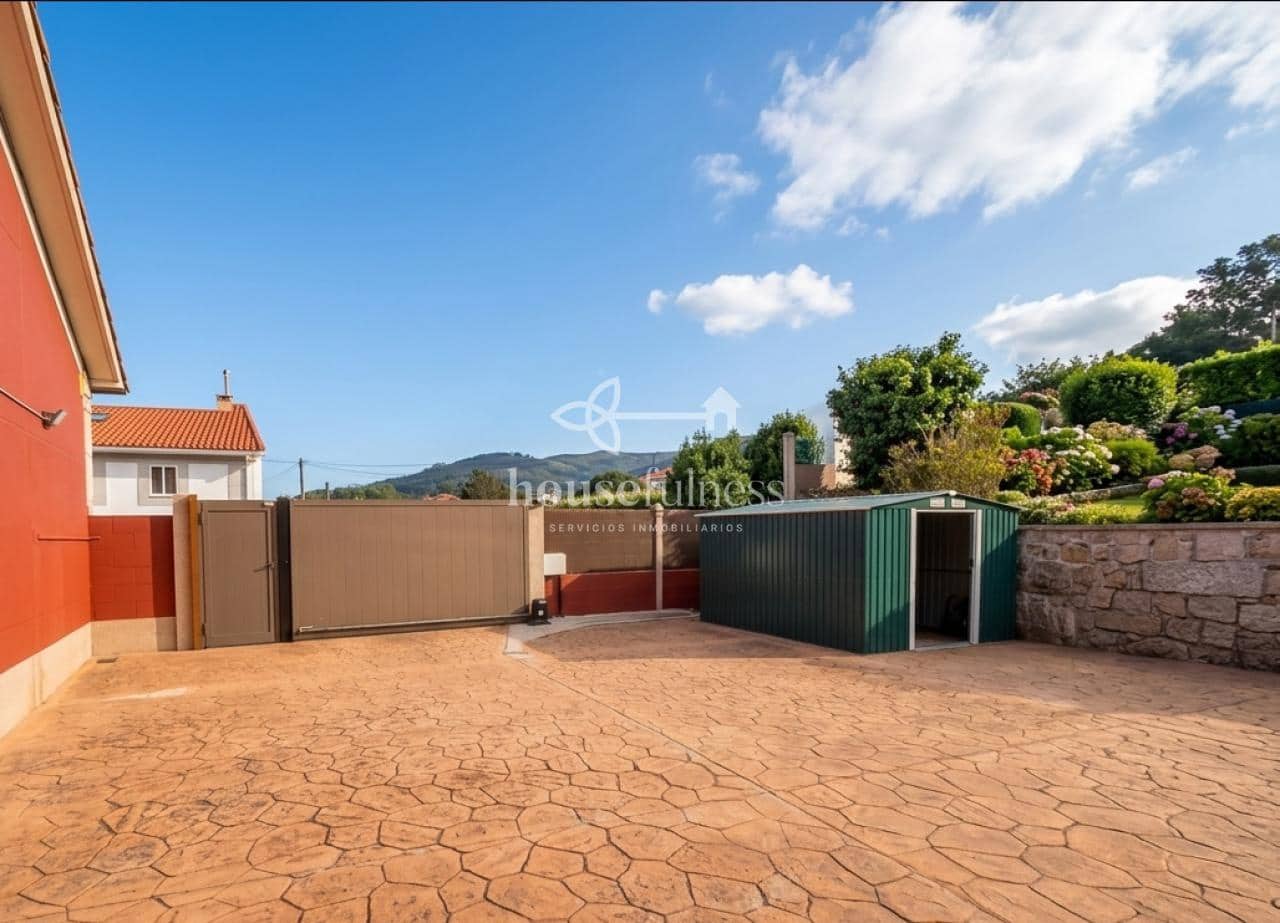 5 bedroom Townhouse for sale in Neda with garage - € 315,000 (Ref: 9921733)