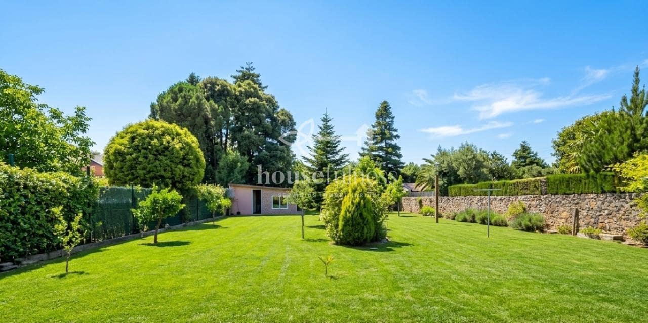 5 bedroom Townhouse for sale in Neda with garage - € 315,000 (Ref: 9921733)