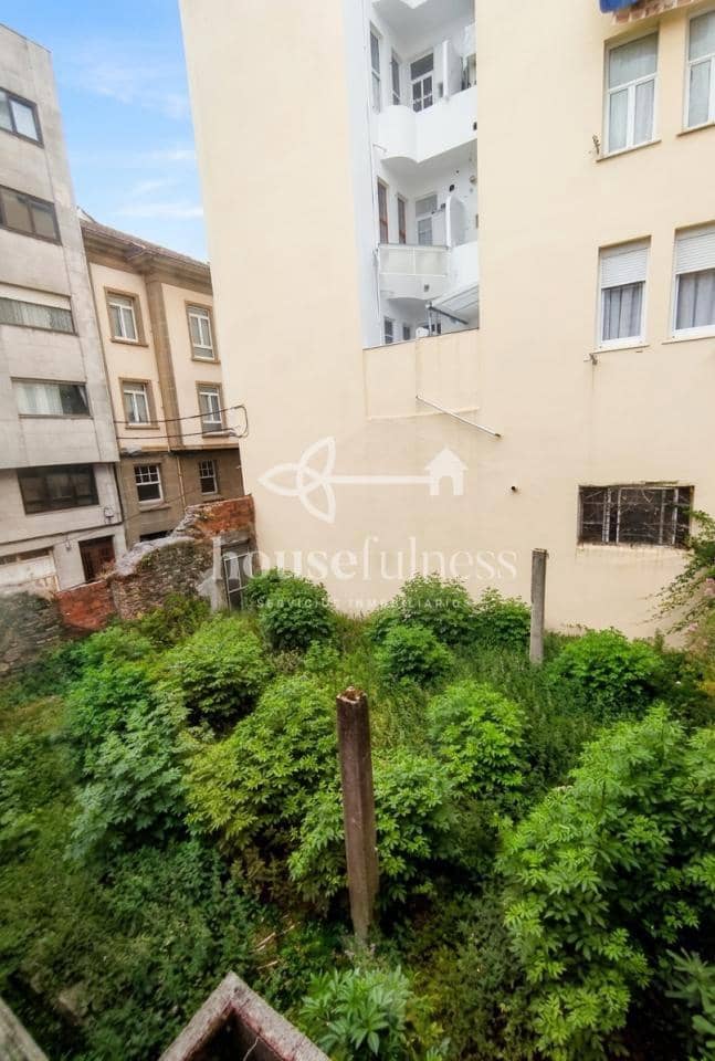 Townhouse for sale in Ferrol - € 325,000 (Ref: 9926852)