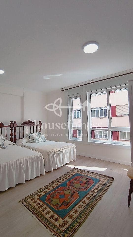 2 bedroom Flat for rent in Ferrol - € 900 (Ref: 9937527)