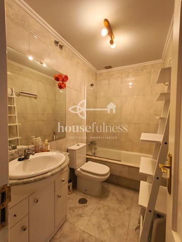 2 slaapkamer Appartement te huur in Ferrol - € 650 (Ref: 9947335)